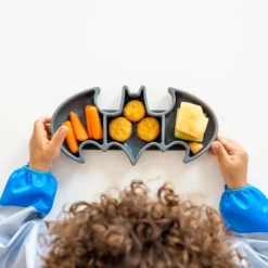 Bumkins DC Comics Batman Grip Dish - Gray -Chicco Kids Shop GUEST 4281918c 2671 49b3 9238 ce83fe60ffe3