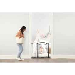 Regalo In Sight Walk-Through Safety Gate - Black -Chicco Kids Shop GUEST 61c4045f 7bd0 4e0c bad8 ee8ce455f799