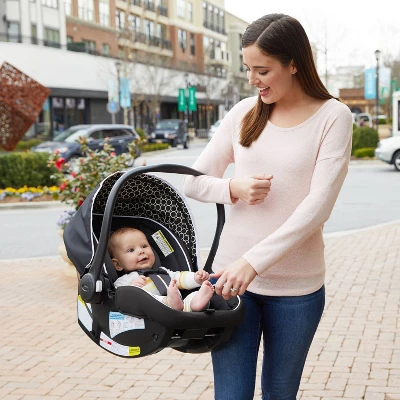 Graco SnugRide 35 Lite LX Infant Car Seat 3 Graco SnugRide 35 Lite LX Infant Car Seat - Image 3