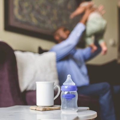 Lansinoh Baby Bottles For Breastfeeding Babies With 3 Slow Flow Nipples (Size 2S) - 5oz/3ct 4 Lansinoh Baby Bottles For Breastfeeding Babies With 3 Slow Flow Nipples (Size 2S) - 5oz/3ct - Image 4