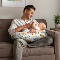 Boppy Original Support Nursing Pillow Cover - Colorful Wildlife -Chicco Kids Shop GUEST de102f4e fe84 4ad5 a741 425e2e30a001