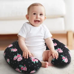 The Peanutshell Nursing Pillow For Breastfeeding, Black Floral -Chicco Kids Shop GUEST e5bc4b2c f71f 4641 a738 c84c49d215a8