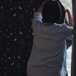 Tommee Tippee Sleep Tight Portable Baby Travel Blackout Blind - Large